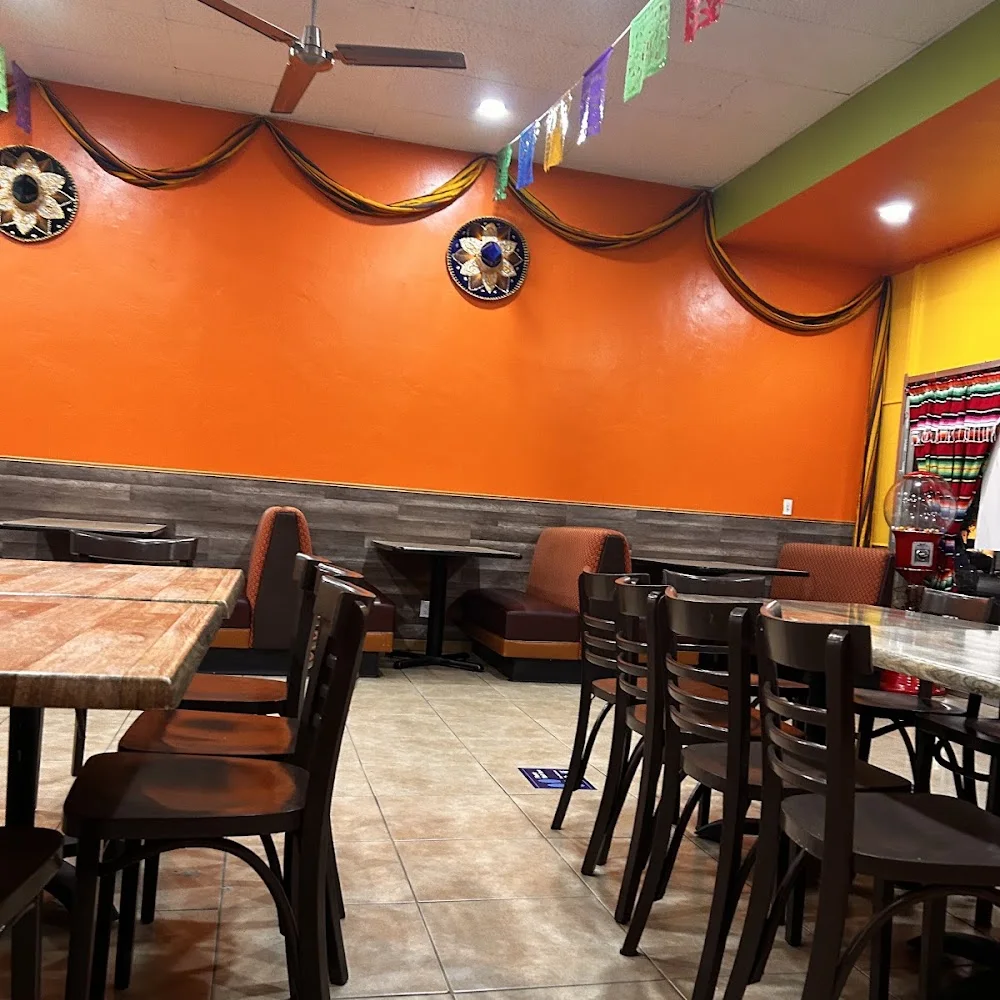 Food and dining at El Chilacatazo
